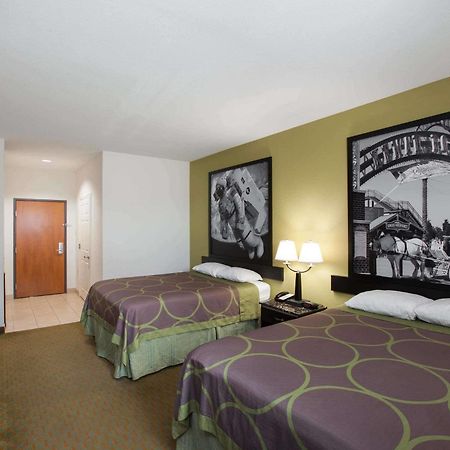 Super 8 By Wyndham Laporte La Porte Bagian luar foto