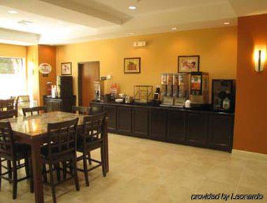 Super 8 By Wyndham Laporte La Porte Restoran foto