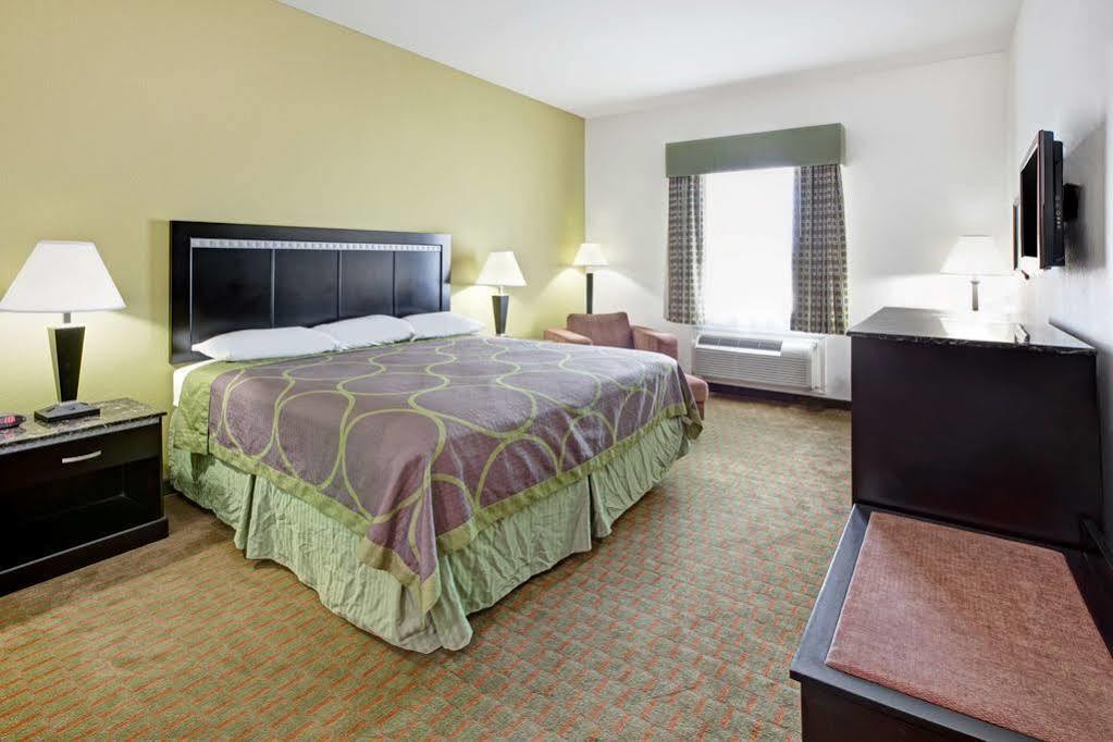 Super 8 By Wyndham Laporte La Porte Bagian luar foto